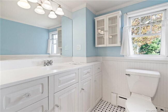 Building Photo - 23 Soundview Dr