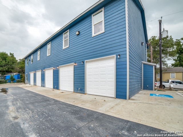 Building Photo - 143 Lucas St
