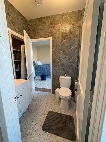 Building Photo - 3501 Ventnor Ave