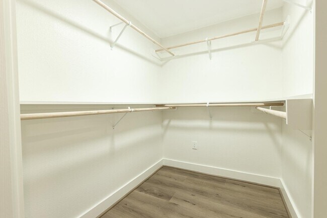 Building Photo - 1102 Ashdale Dr