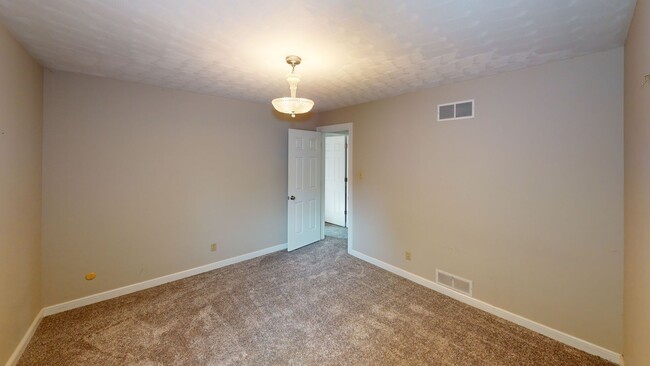 Building Photo - 2 Story, Canfield Home for Rent! South Ran...