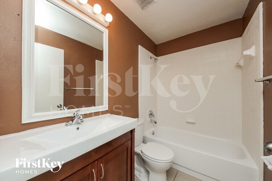 Building Photo - 10272 Willowemac Ct