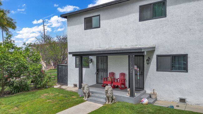 Building Photo - 915 E 91st St