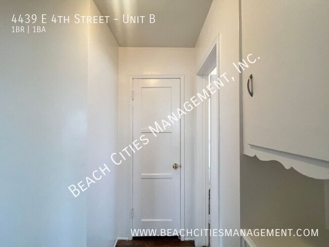 Building Photo - Cute One Bedroom Blocks Away from Beach an...