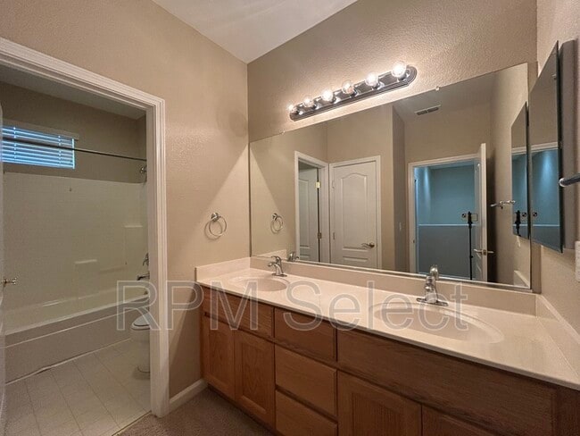 Building Photo - 2206 Ranch House Ct