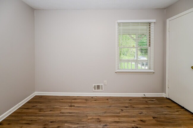 Building Photo - 1847 Litchfield Rd SW