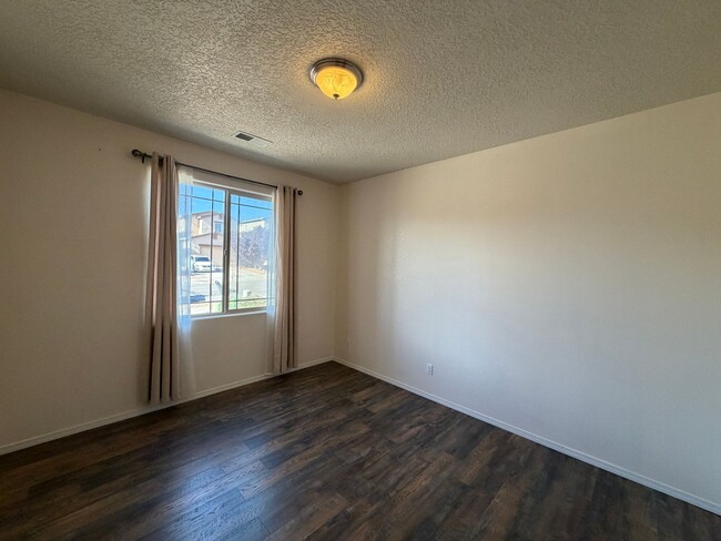 Building Photo - 2 Bedroom Single Story Town Home Available Near 98th St SW & Dennis Chavez Blvd SW!