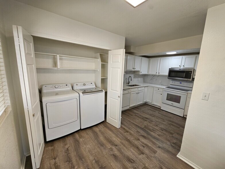 Building Photo - 525 N 20th St