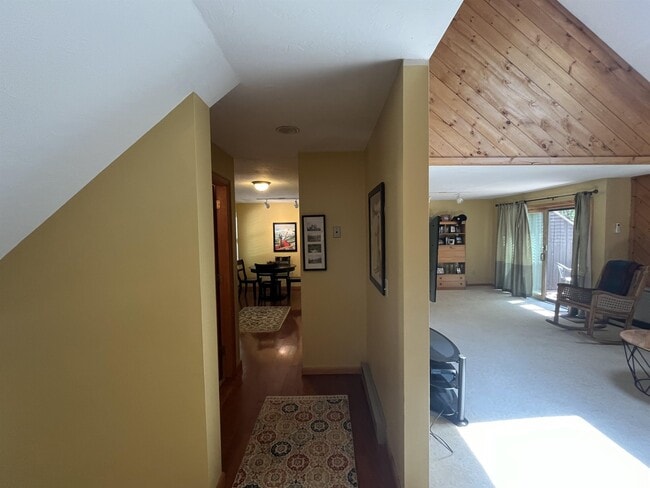 Building Photo - 35 Woodland Pines Rd