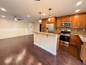 Building Photo - Beautiful 2 bedroom, 2 full bath condo in ...