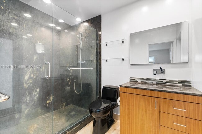 Building Photo - 1047 Buchanan St