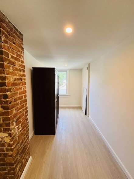 Building Photo - 133 Berry Hill Rd
