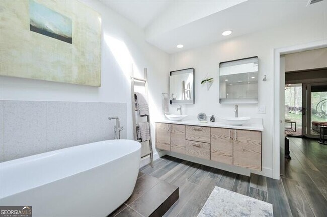 Building Photo - 625 Idlewood Dr NW