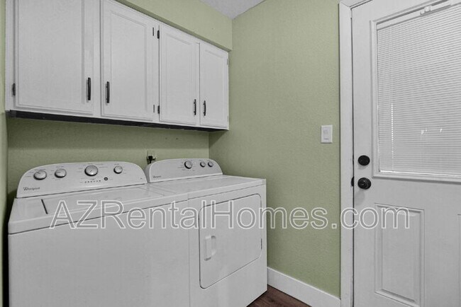 Building Photo - 2454 W Obispo Cir