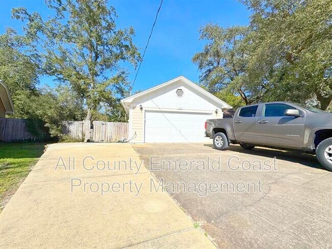 Building Photo - 1126 Bay Ct