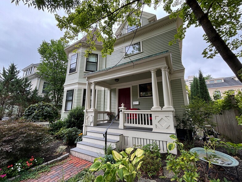 Building Photo - 328 Harvard St