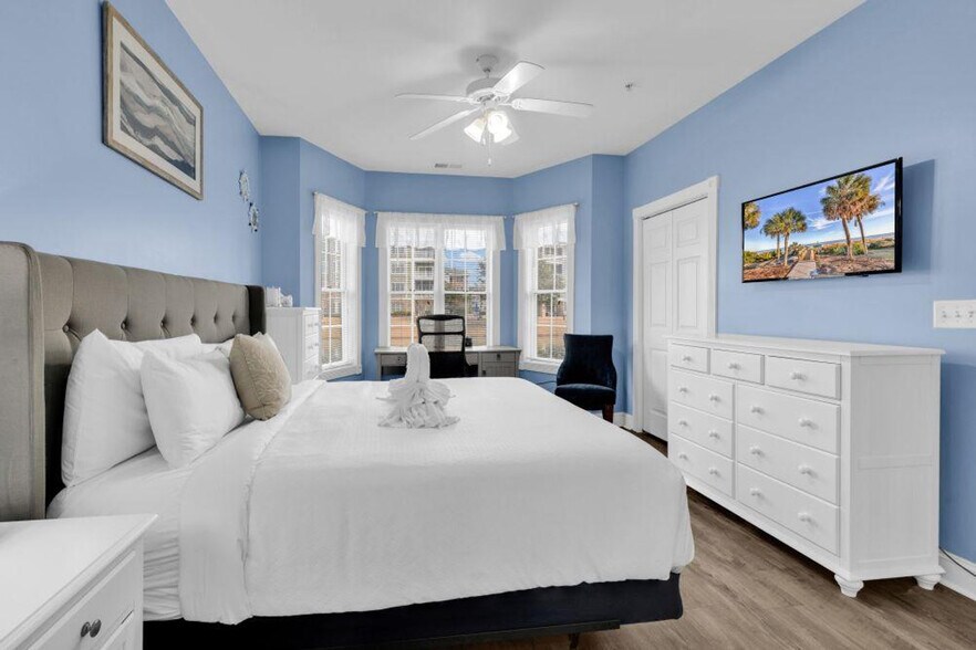 Building Photo - 4879 Luster Leaf Cir