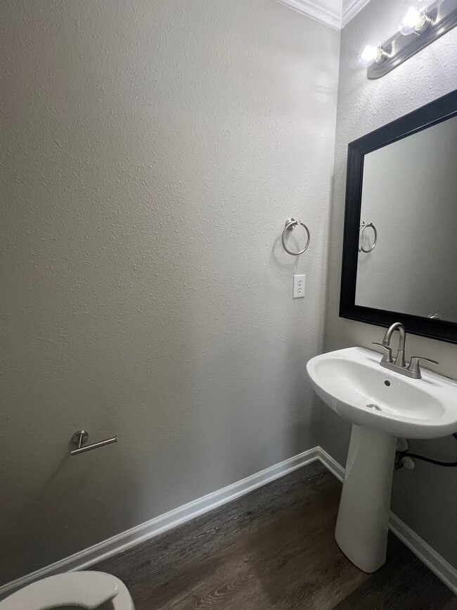 Building Photo - Charlotte Home for Rent (4 beds, 2.5 Baths)