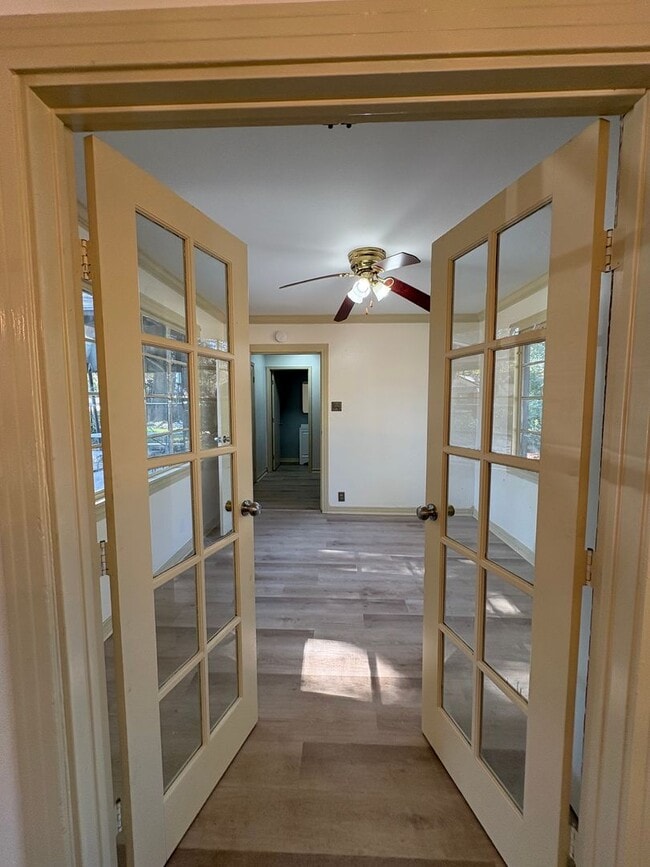 Building Photo - Beautiful 4 bedroom/ 2 bath home with Central Air&Heat