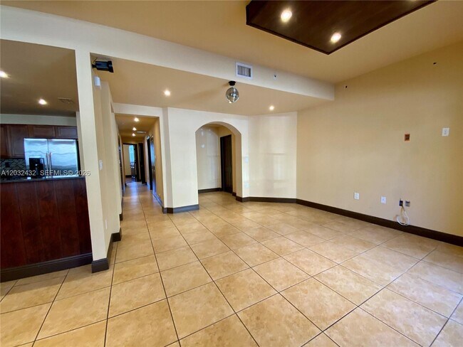 Building Photo - 8800 NW 107 Ct