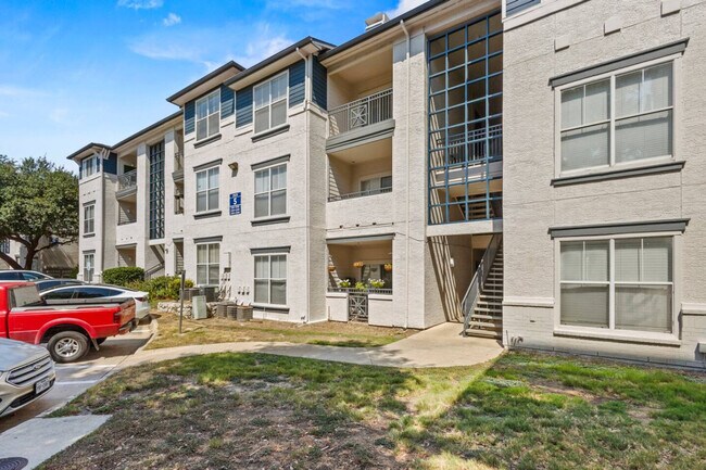 Building Photo - 2929 Kings Rd