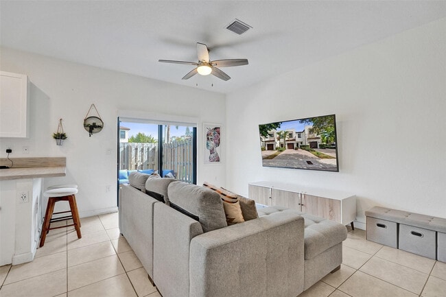 Building Photo - 20741 NE 5th Ct