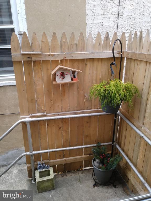 Building Photo - 3 W 1st Ave