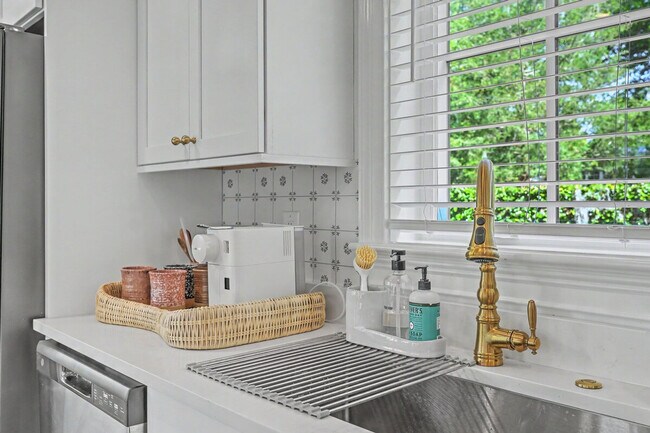 Building Photo - 172 Wando Reach Ct