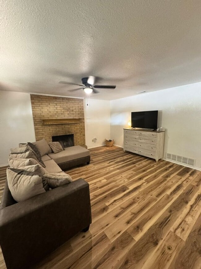 Building Photo - 937 Minter Ln