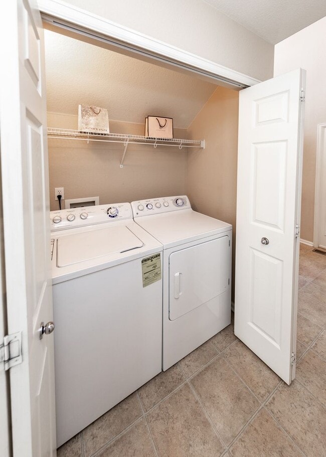 Building Photo - Charming 3 Bed, 2.5 bath in Northgate in D20