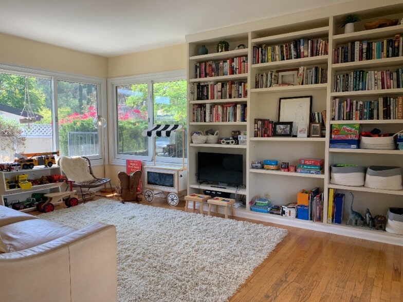 Building Photo - 2660 Byron Pl