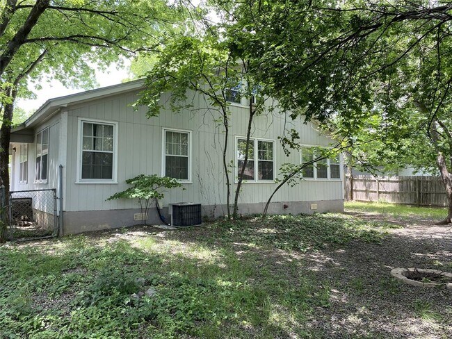 Building Photo - 2203 Dixie Ln