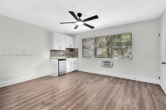 Building Photo - 327 NE 55th St