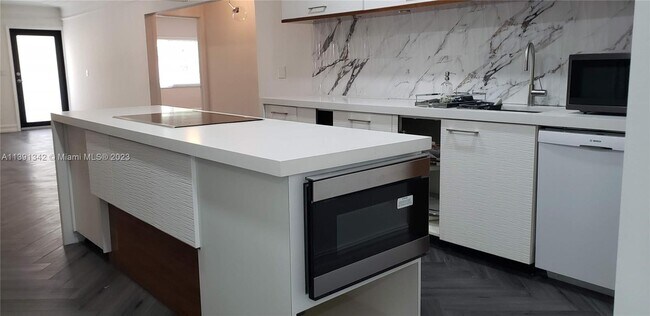 Building Photo - 1128 SW 21st Ave