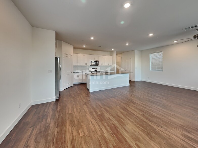 Building Photo - 296 Yasmin Daylily Pl