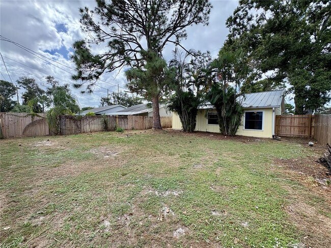 Building Photo - 1314 N Brink Ave