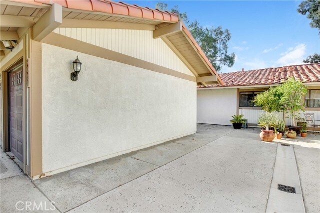 Building Photo - 8024 Valle Vista Dr