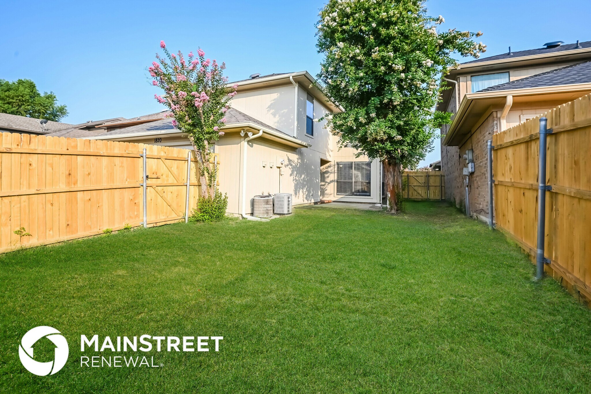 Building Photo - 1820 Alameda Dr