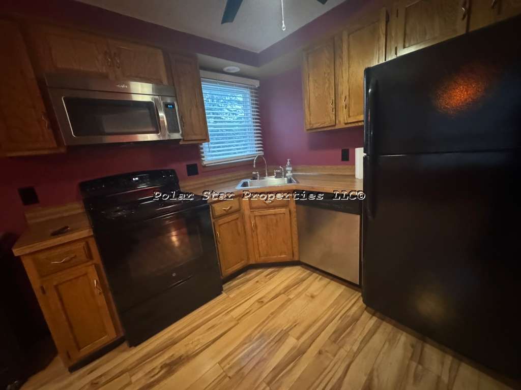 Building Photo - 767 Robin Rd