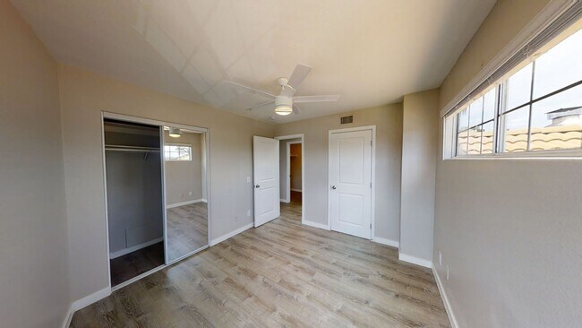 Building Photo - Newly Renovated! 4BD + Attached Studio (Le...