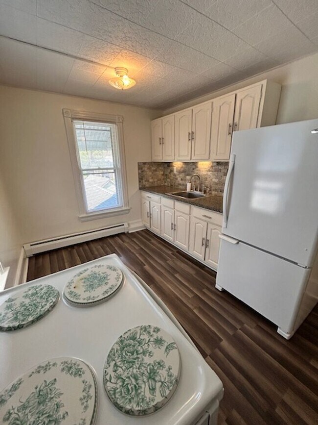 Building Photo - Spacious 2-Bedroom Apartment with Bonus Room – $850/month