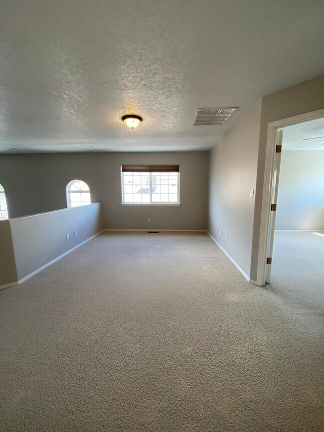 Building Photo - 7305 Peregrine Rd NE