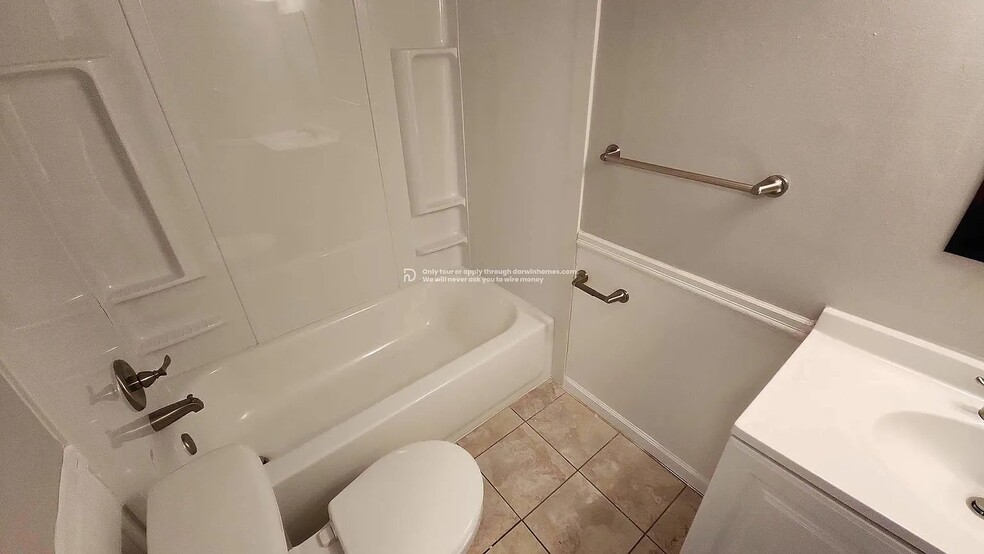 Building Photo - 2522 E 33rd St