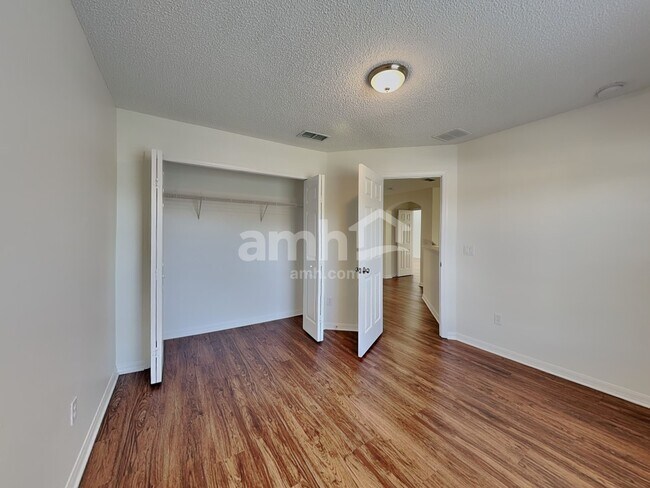 Building Photo - 1921 Darlin Cir