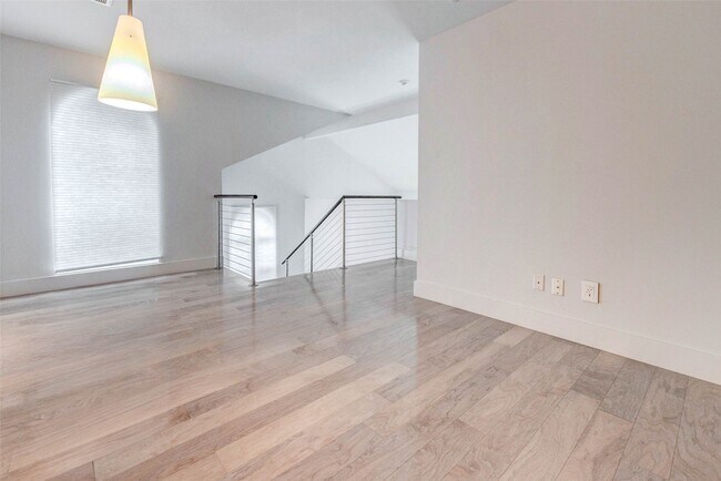 Building Photo - 1222 Marconi St