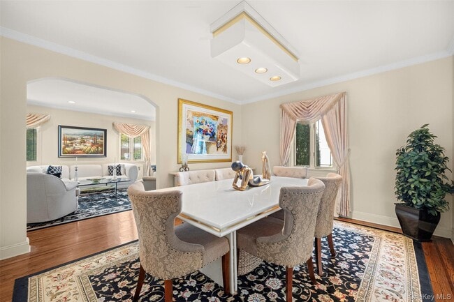 Building Photo - 23 Parkside Dr