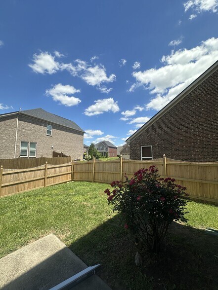 Building Photo - 5448 Pisano St