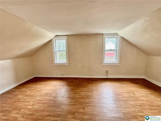 Building Photo - 3874 Northwood Ave