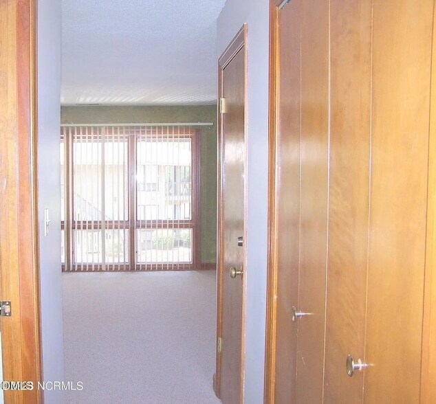 Building Photo - 220 Foxkroft Dr