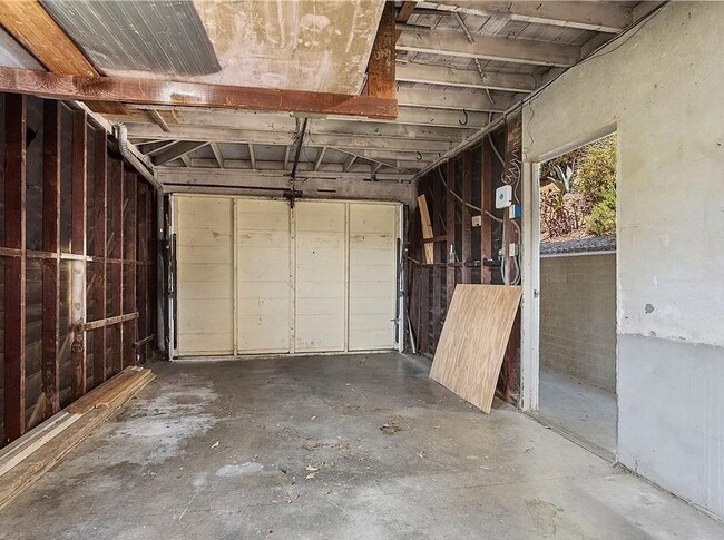 Building Photo - Gorgeous 3 bd 2 ba + Den Single Family hom...